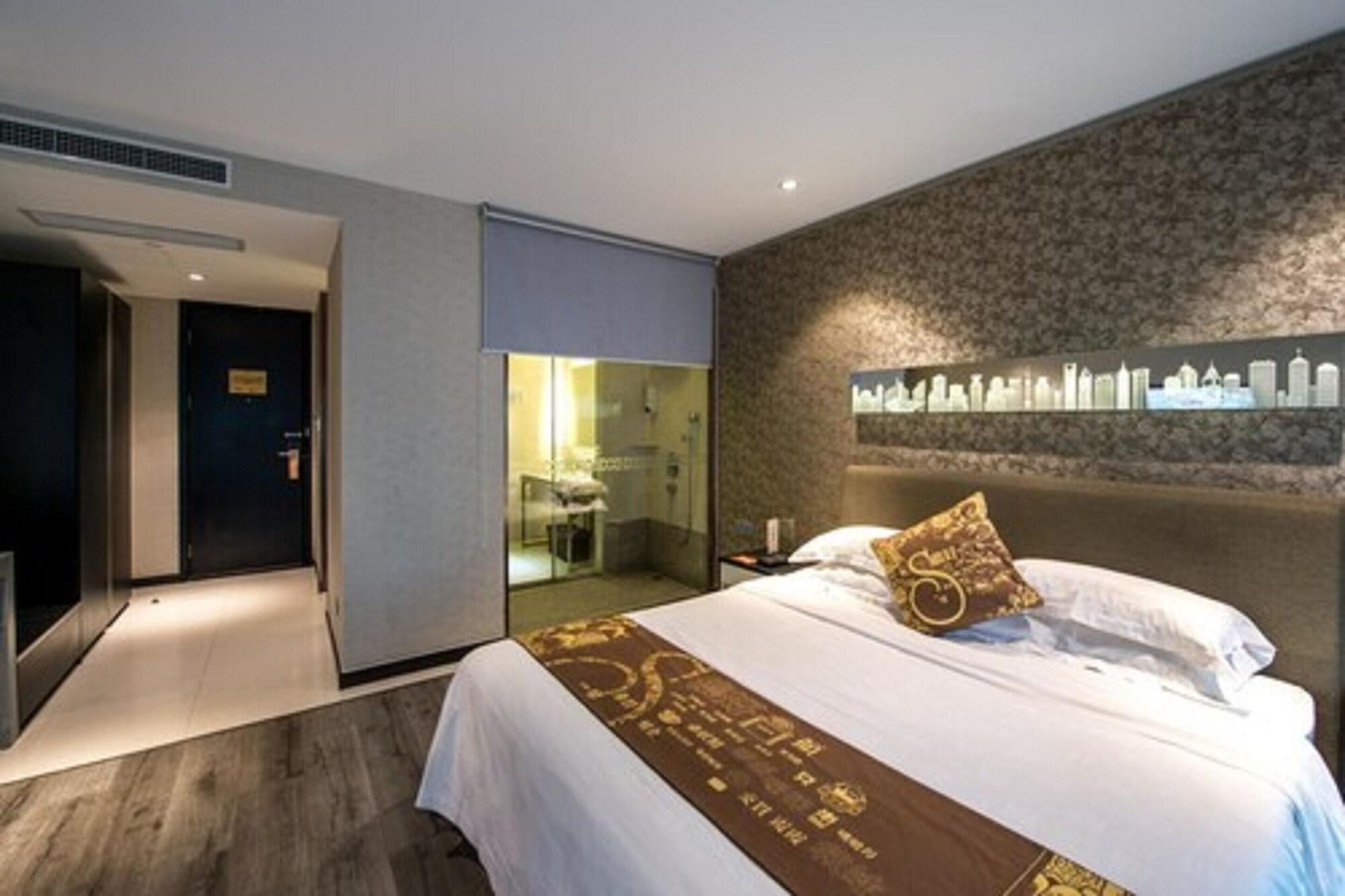 Kingtown Riverside Plaza Hotel 4*