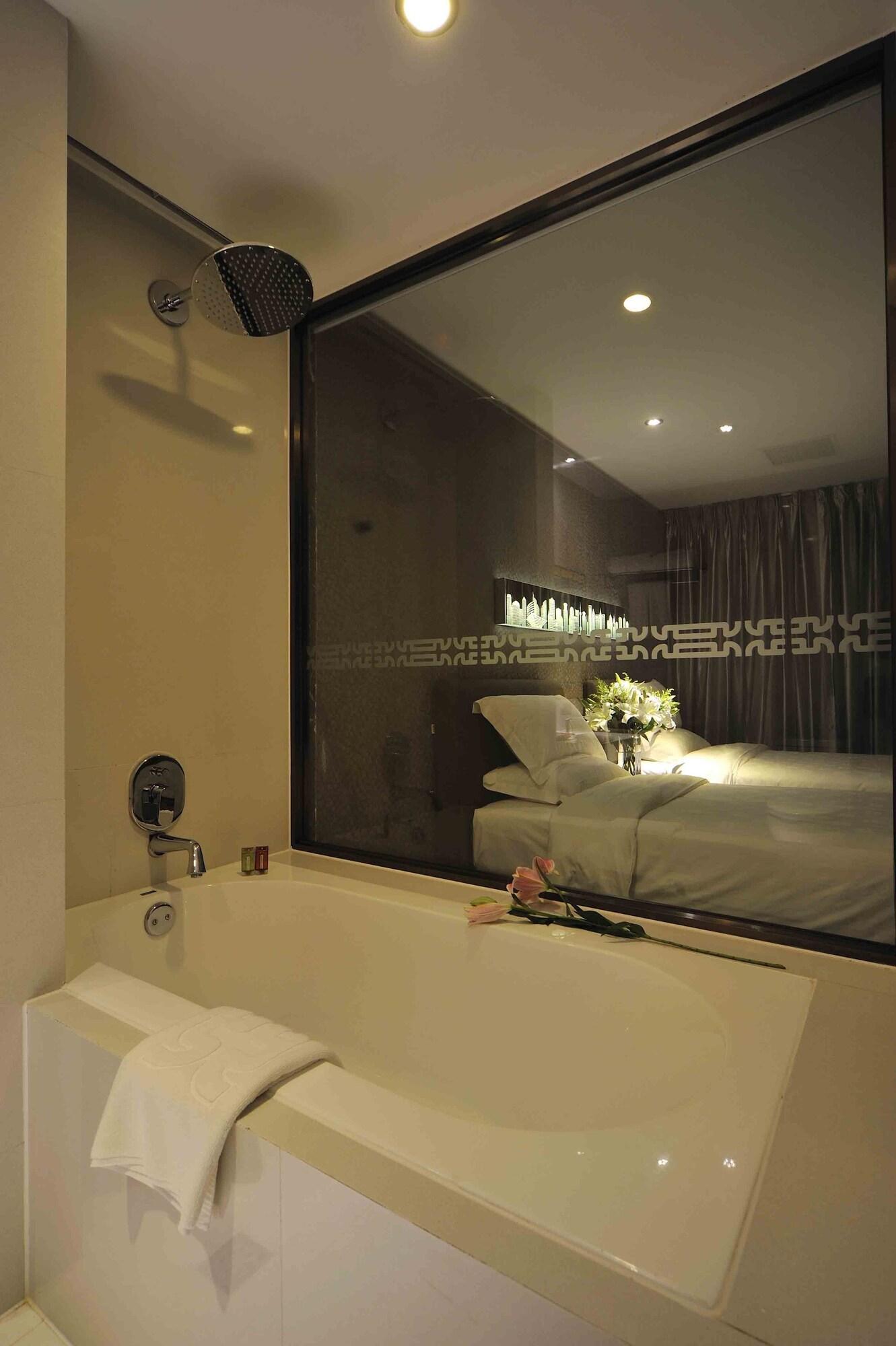 Kingtown Riverside Plaza Hotel
