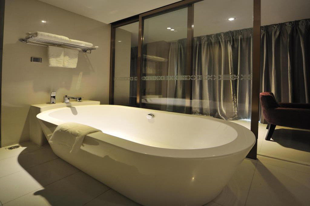 Kingtown Riverside Plaza 4*